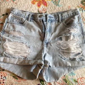 AE Size 10 mom short distressed with folded bottom